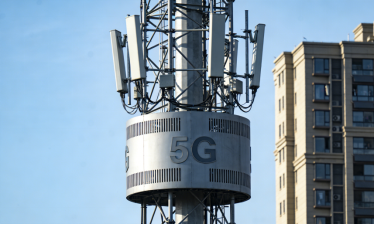 5G macro base station with clock synchronization module concept